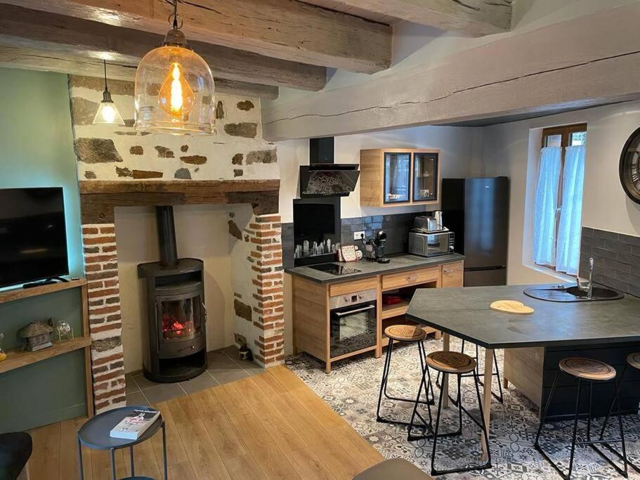 Maison De Village Avec Vue 4/5 Personnes Lou Rouchou Voutezac Bagian luar foto